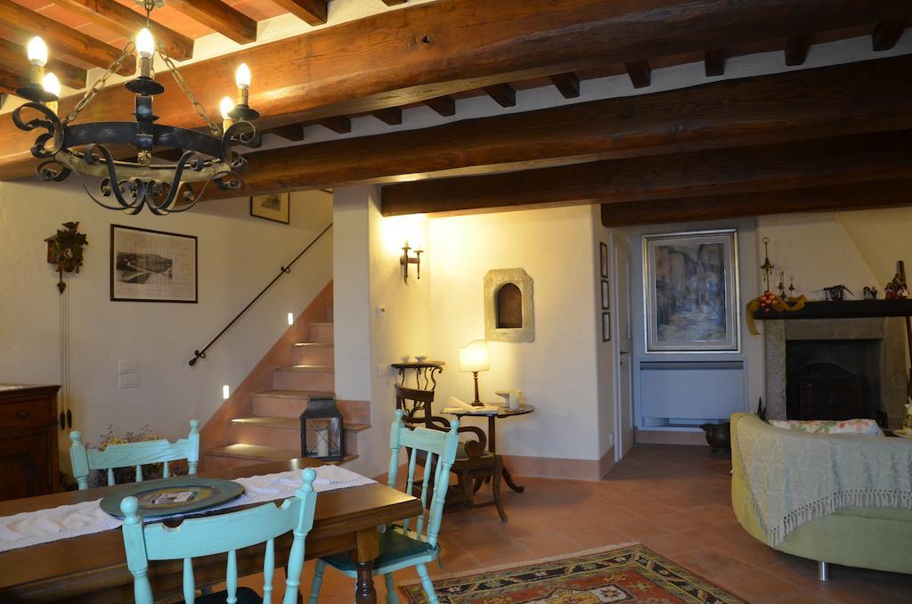 Fonte Comelia Cortona Quarto foto